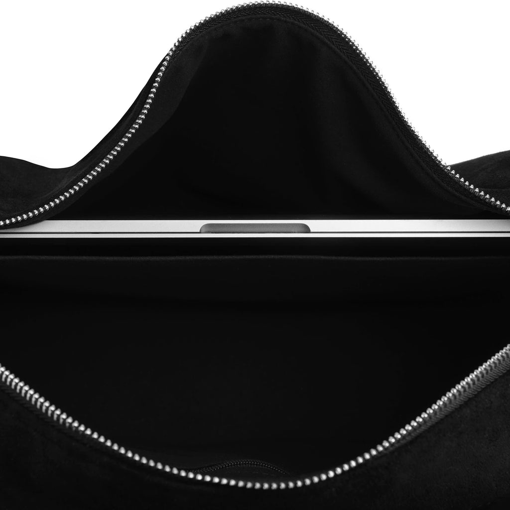 FRONT D925 "SHADOW CLOAK" DUFFLE BAG.